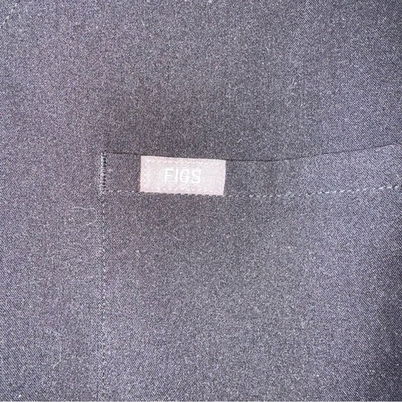 FIGS Scrubs Catarina One Pocket Scrub Top Black Size Extra Large XL - Picture 14 of 14